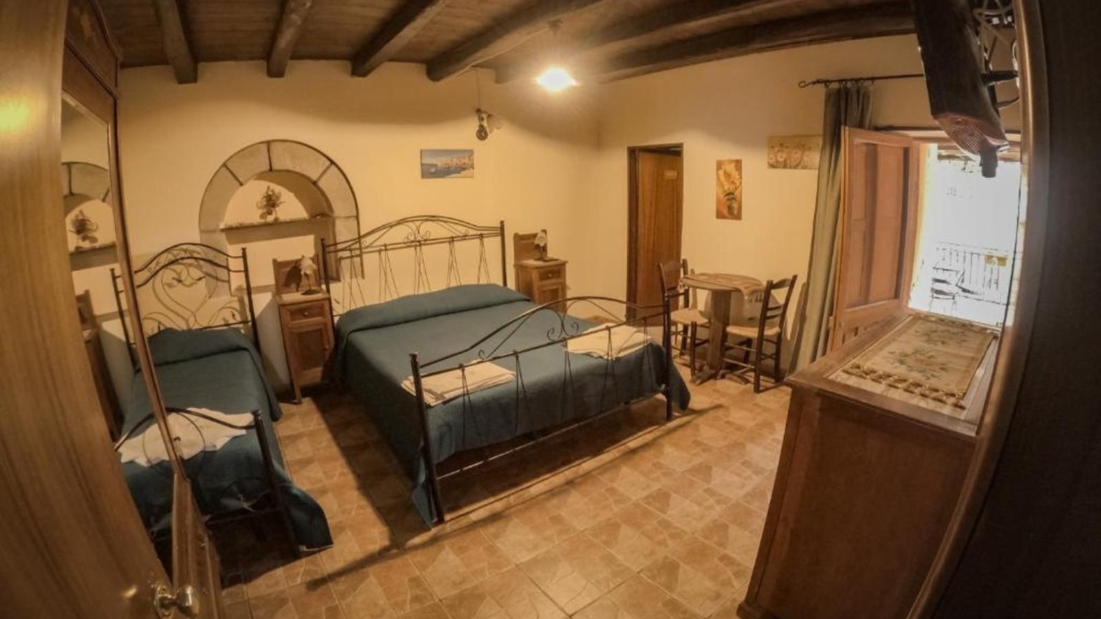 Camera accogliente dell’Albergo Diffuso Borgo Santa Caterina